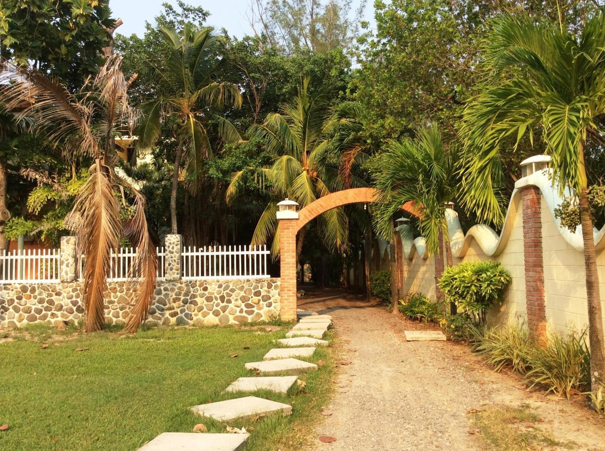 Sea Eye Hotel - Tropical Building Útila Exterior foto