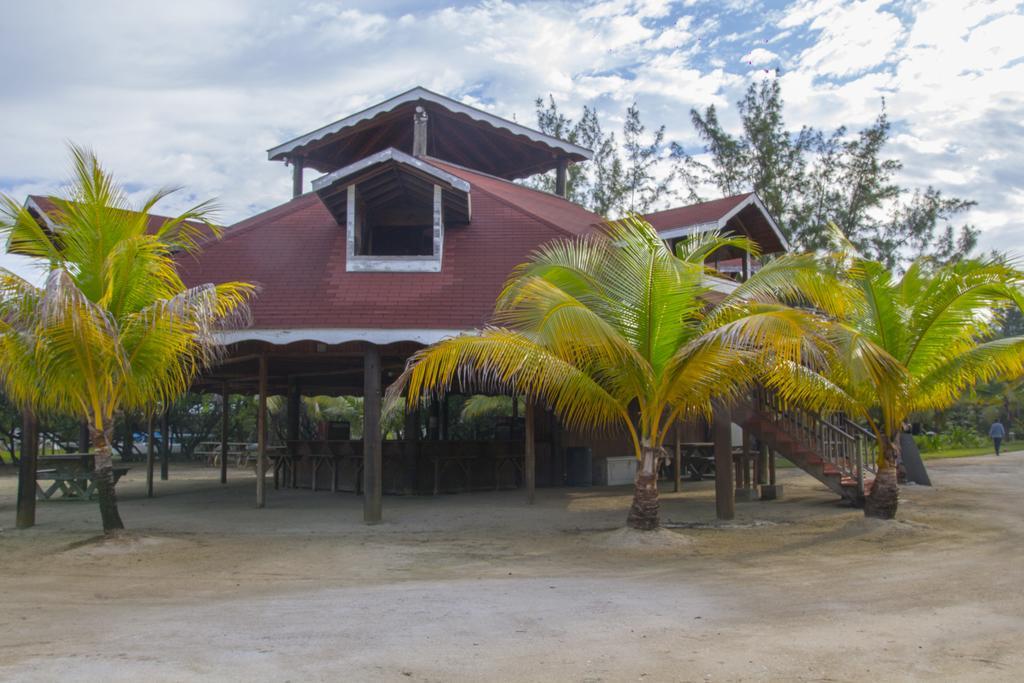 Sea Eye Hotel - Tropical Building Útila Exterior foto